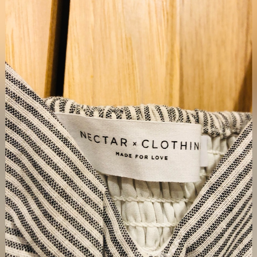 🎉 3 for 20 Beige and White Sleeveless Tie Front Tank Top - Picture 3 of 3